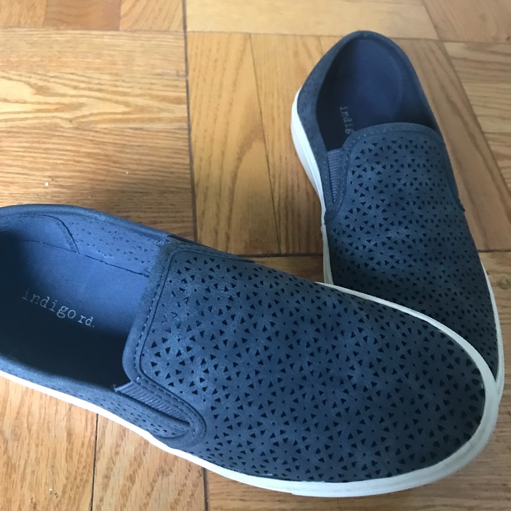 Casual everyday blue sneaker